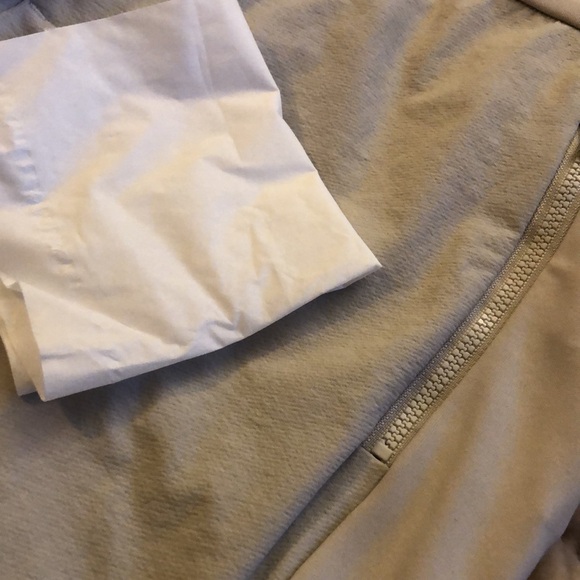 Athleta winter white Headlands Hybrid Trek Joggers. Stretch, two toned textured. - Picture 10 of 10